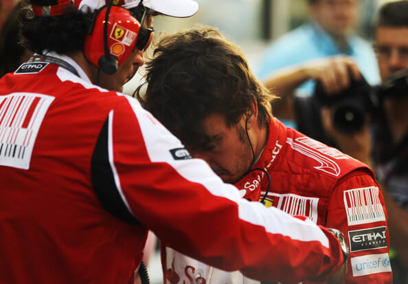 Abu Dhabi 2010: Alonso perdeu um título quase certo. E chorou muito.
